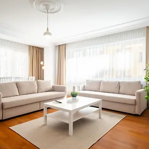 centrally-located-sleek-and-modern-flat-in-istanbul.istanbul-turkeyhotels.com/