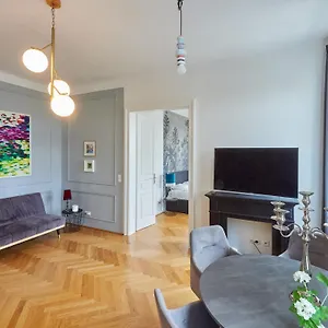  Apartment Central Sb